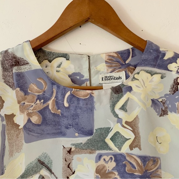 ♦️SOLD♦️ Vintage blouse with shoulder pads geometric floral print size Medium - Picture 3 of 10